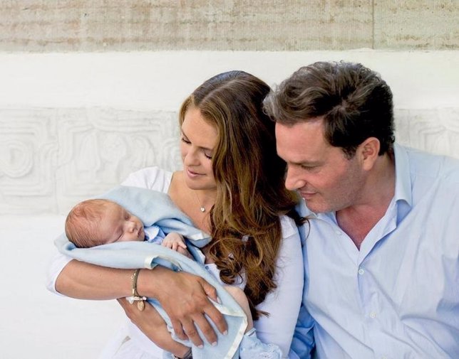 Magdalena de Suecia con su marido Chris ONeill y su hijo pequeño Nicolás