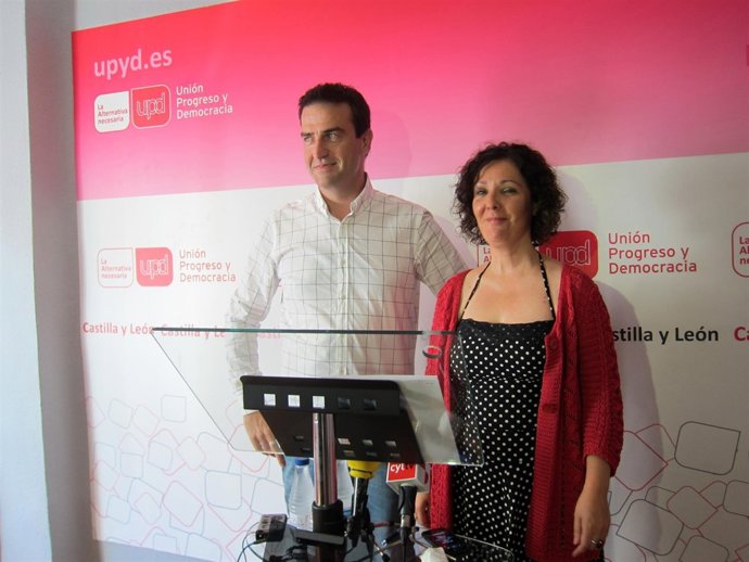 Gorka Maneiro y Águeda Arranz, del Consejo de Dirección de UPyD. 