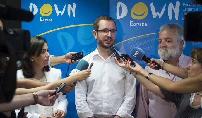 Visita de Javier Maroto y Sandra Moneo a la Federación española de Síndrome de D