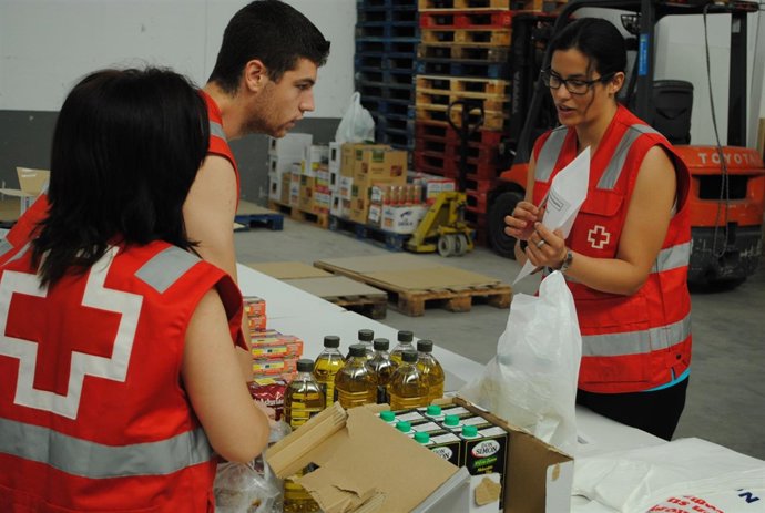 Reparto de alimentos de Cruz Roja
