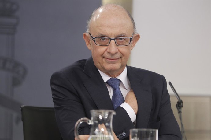 Cristóbal Montoro tras el Consejo de Ministros
