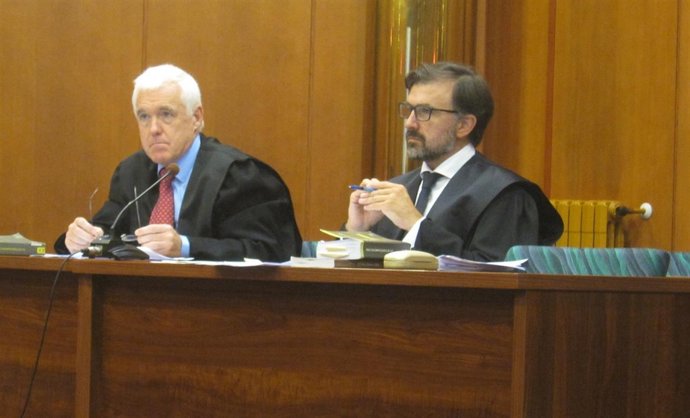 Abogados de Francisco Pernía y del Racing de Santander