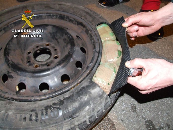 Hachís oculto en ruedas introducido en el Puerto de Barcelona