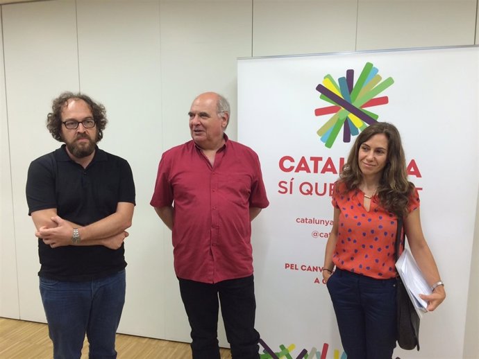 Lluis Rabell (Catalunya sí que es pot) con representantes de Equo 