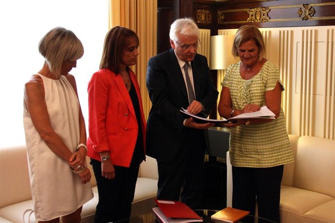 El conseller Ferran Mascarell y la presidenta del Parlament, N.De Gispert