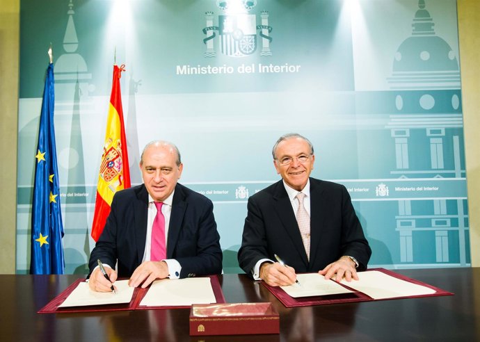 Convenio entre ministro de interior y la Caixa programa Reincorpora