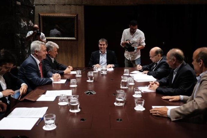 Reunión entre Clavijo y las Cámaras