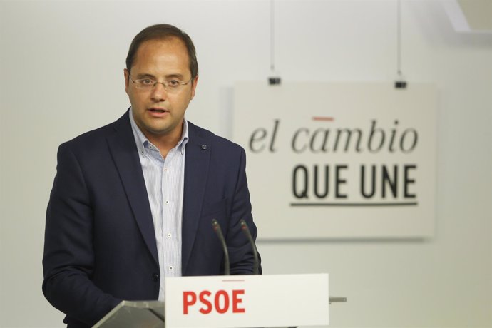 César Luena tras la reunión de la Comisión Permanente del PSOE