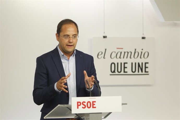 César Luena tras la reunión de la Comisión Permanente del PSOE