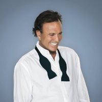 Julio Iglesias pospone hasta 2016 su concierto en Starlite Marbella