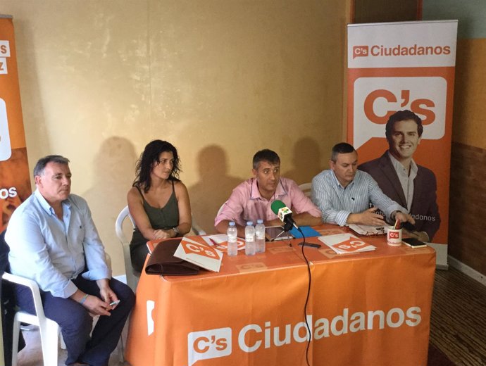 Rueda de prensa de C's en Alcañiz, sobre el futuro hospital de la ciudad