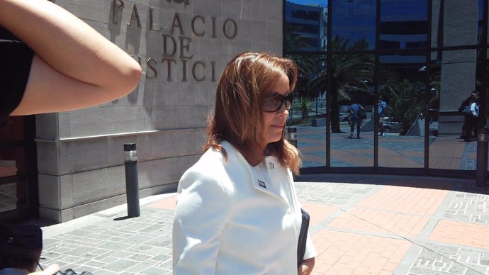 Lourdes Reyes a la salida del Palacio de Justicia