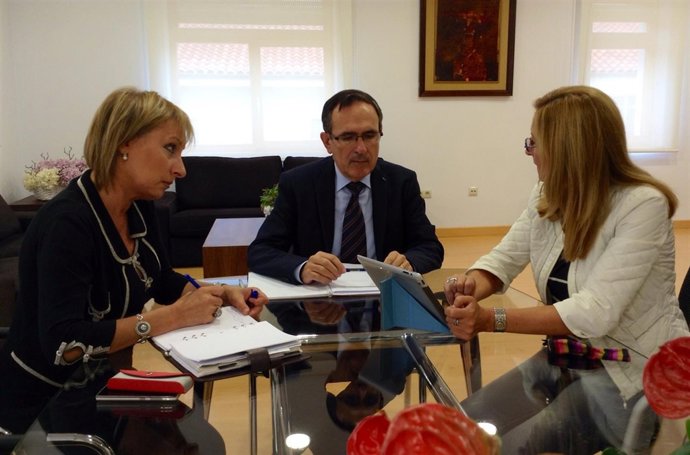 El alcalde con la presidenta de ATA