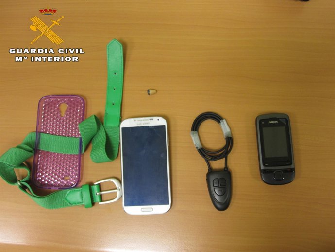 Objetos incautados en la detención de dos sujetos