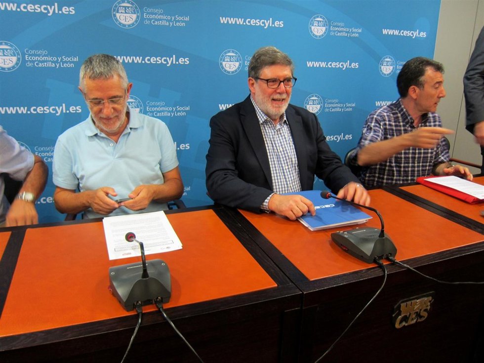 Santiago Aparicio (centro) , Agustín Prieto (izda) y Ángel Hernández (dcha).