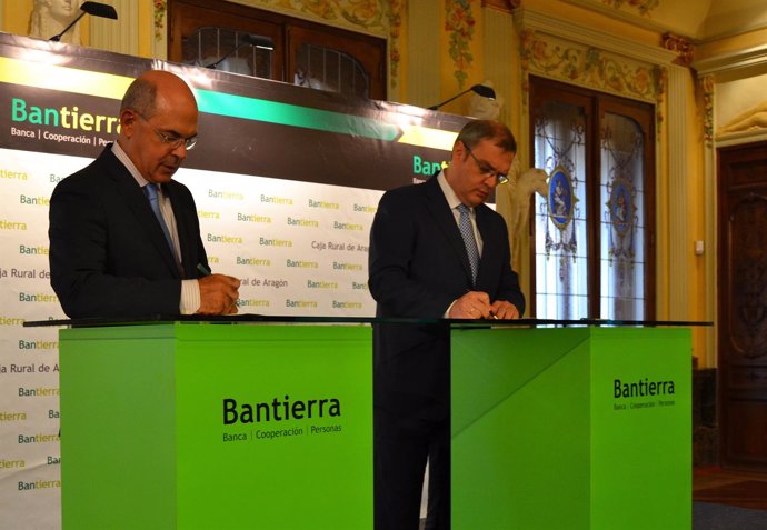 Firma del convenio de colaboración entre Bantierra y Arento