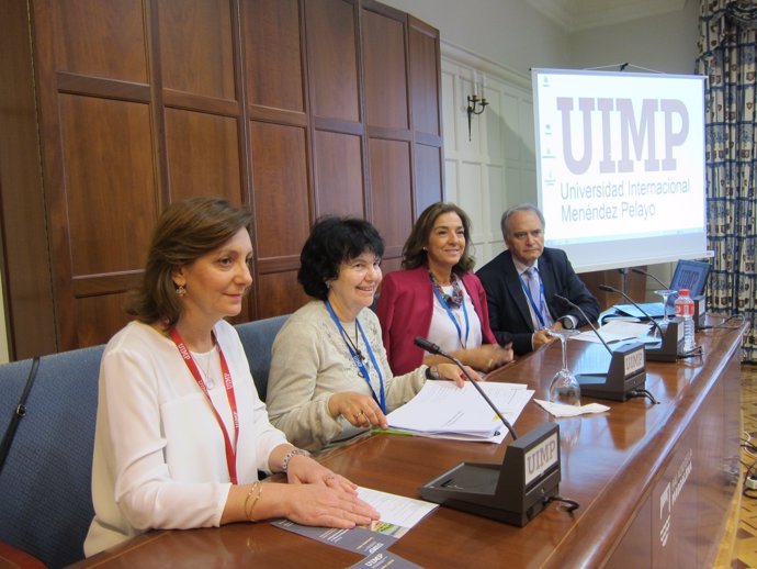 Carmen Vela y otros participantes
