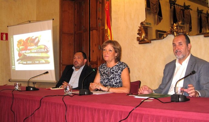 Ortiz presenta los datos de avance de resultados de la campaña hortícola 2014-15