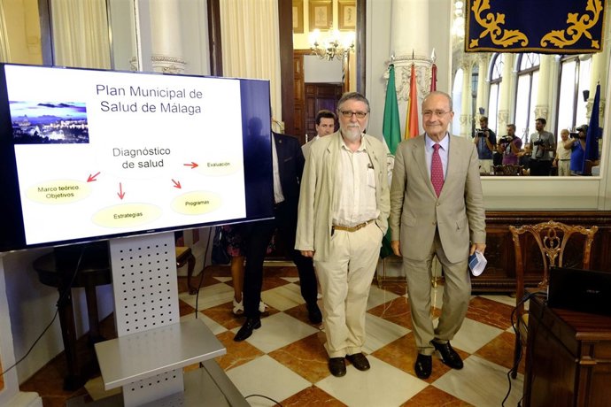 El alcalde de Málaga, Francisco de la Torre,  y el doctor Federico Soriguer. 