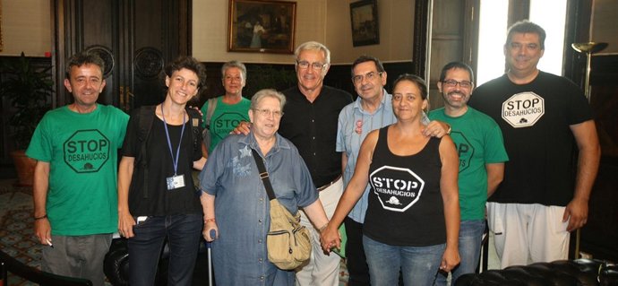 Reunión de Ribó con la PAH y una afectada por un desahucio