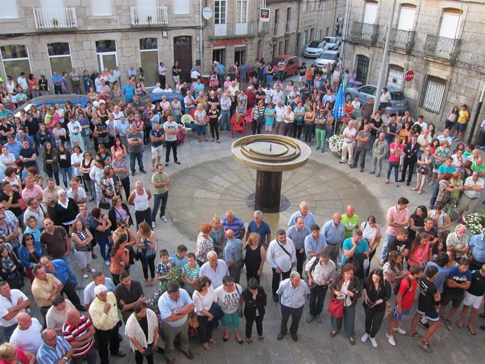 Concentración en repulsa por el asesinato de Arbo