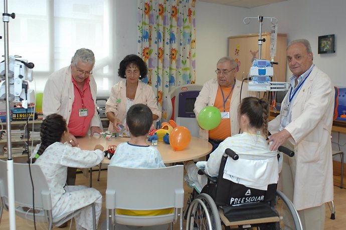 Voluntarios en el Hospital Reina Sofía