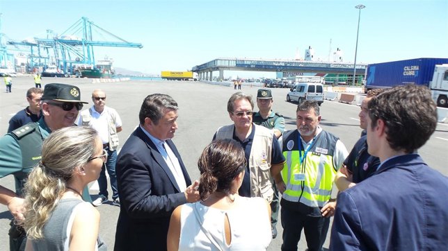 Sanz visita el dispositivo de la Operación Paso del Estrecho