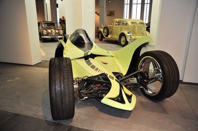Prototipo coche hidrógeneo expuesto museo automovilístico málaga