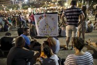 Miles de personas se manifiestan en Israel tras el ataque durante marcha por orgullo gay