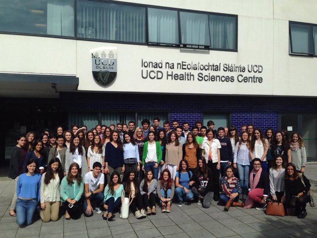 Alumnos de la Facultad de Medicina de la Universidad de Navarra en Irlanda