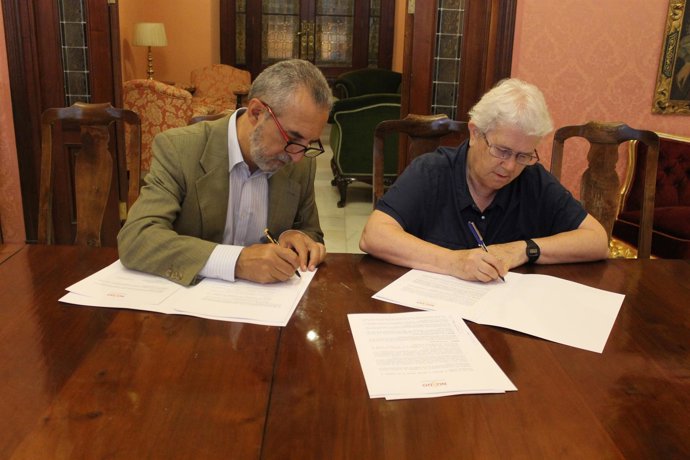Firma del convenio entre el Ayuntamiento y la Casa de Todos