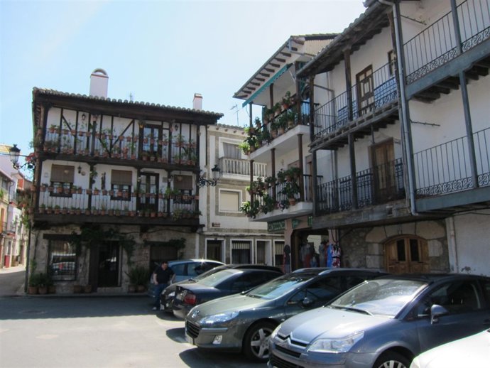 Plaza De La Localidad Abulense De Candeleda