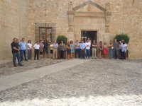 Minuto de silencio en Diputación de Cáceres contra la violencia de género