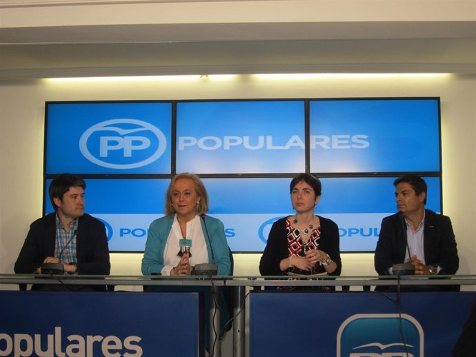 Mercedes Fernández junto a José Ramón Fernández, Emma Ramos y Pedro Rueda, PP