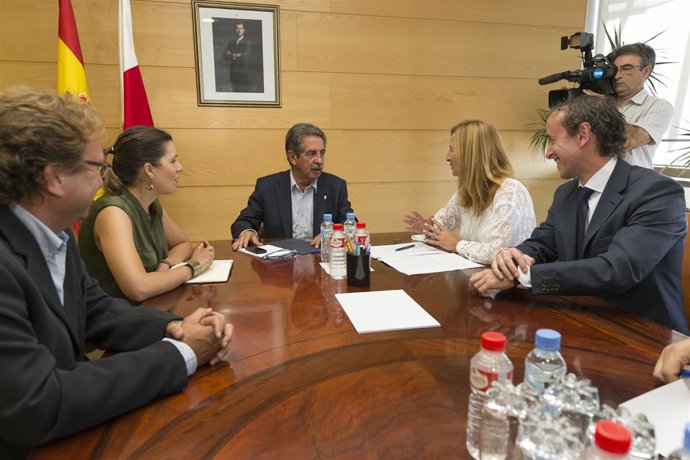 Revilla con la presidenta de ATA 