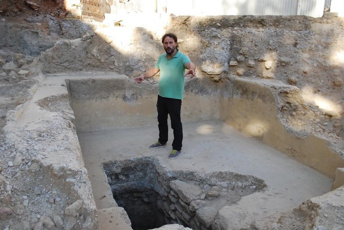 El arqueólogo Juan Manuel Román en la excavación
