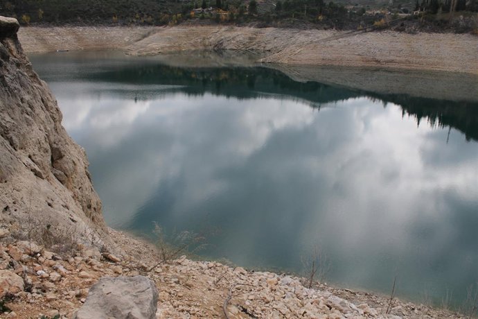 EMBALSE ENTREPEÑAS, AGUA 