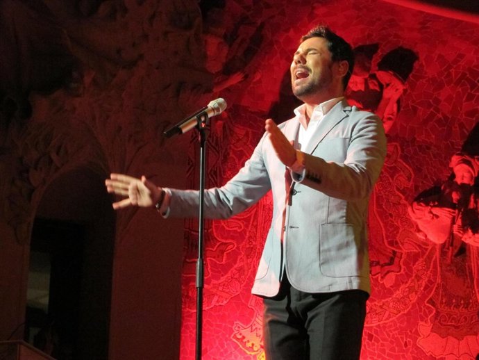 El Cantaor Miguel Poveda Canta En Barcelona