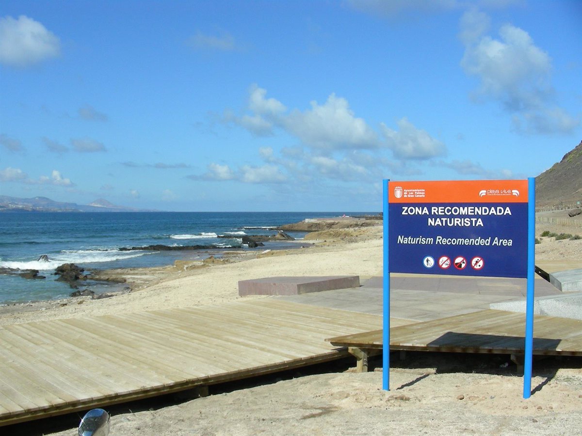 ventilación curva traducir La mayoría de ayuntamientos canarios permiten el nudismo en sus playas