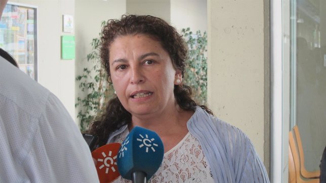 La directora general de Minas, María José Asensio, en la UHU.