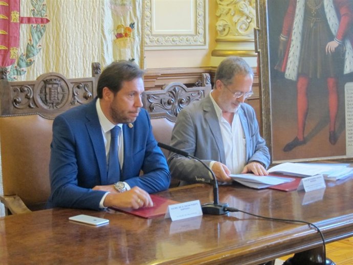 Óscar Puente (izquierda) y Manuel Saravia (derecha)