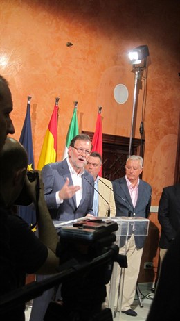 El presidente del Gobierno, Mariano Rajoy, en La Palma del Condado (Huelva).