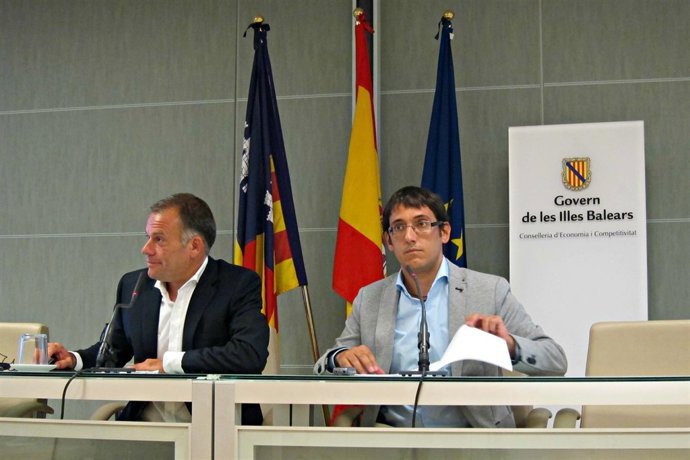 Iago Neguerela y Llorenç Pou en rueda de prensa