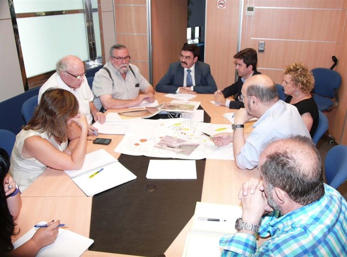 Primera reunión entre la CHE y una representación del Ayuntamiento de Huesca.