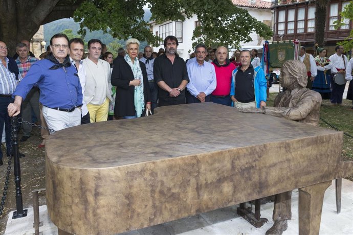 Monumento a Juan Carlos Calderón