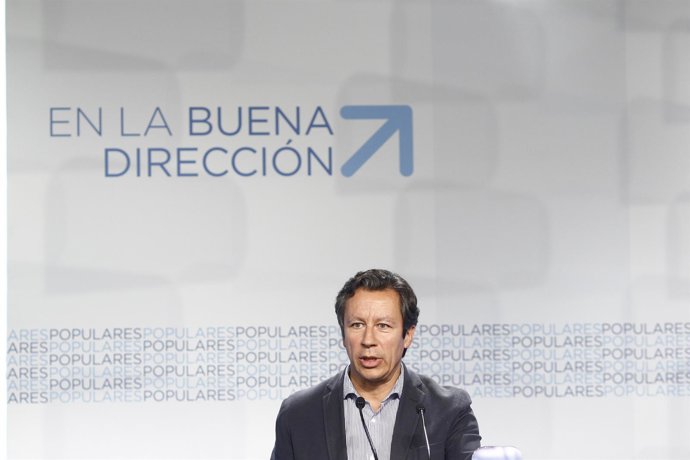 Carlos Floriano en la sede del PP