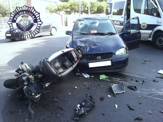 Accidente entre la moto y el turismo