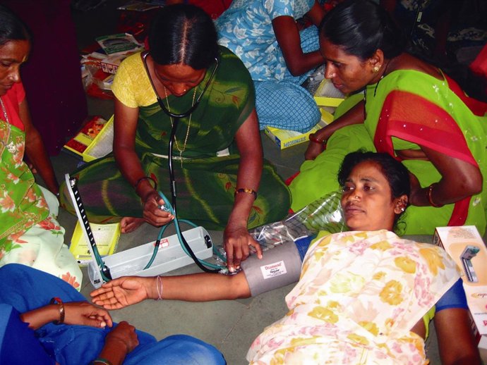 Labor de Medicus Mundi en India.