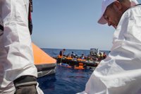 MSF asegura que hay "cientos de muertos" en el naufragio del pesquero cerca de Libia