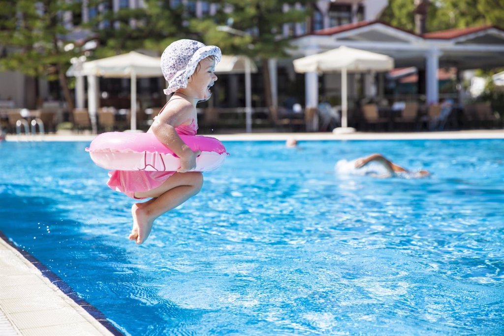 Niños En La Piscina Precauciones Básicas